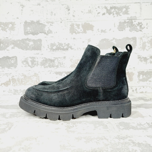 New Sofft Black with Suede Upper and Thick Sole Chunky Ankle Boots W100 - Picture 1 of 10